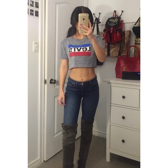 Levi’s Cropped T-Shirt